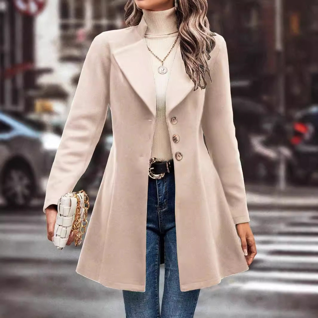 Elegant trench coat for women with modern silhouette Lune London