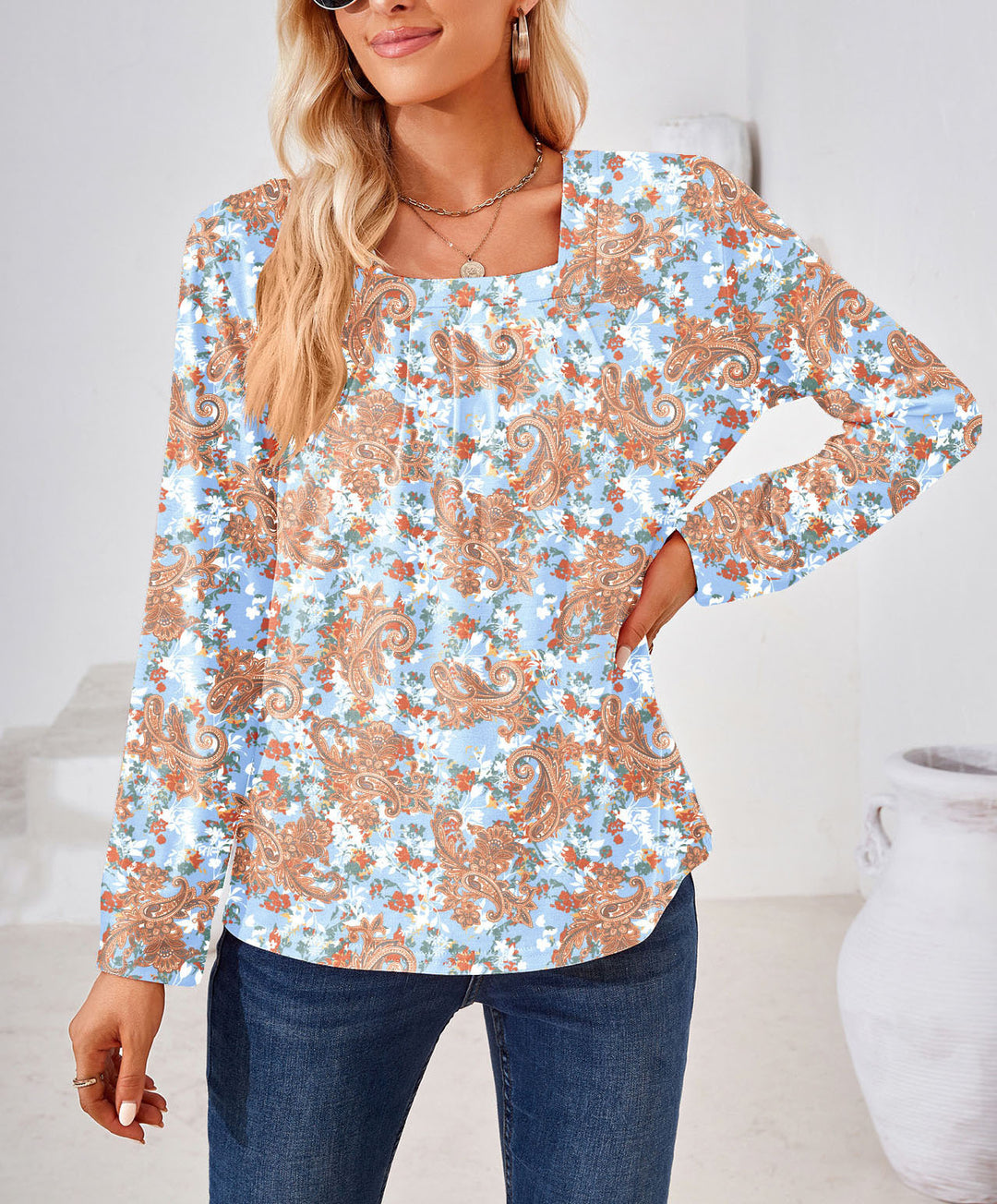 Blouse for women with floral jacquard pattern and loose fit Lune London