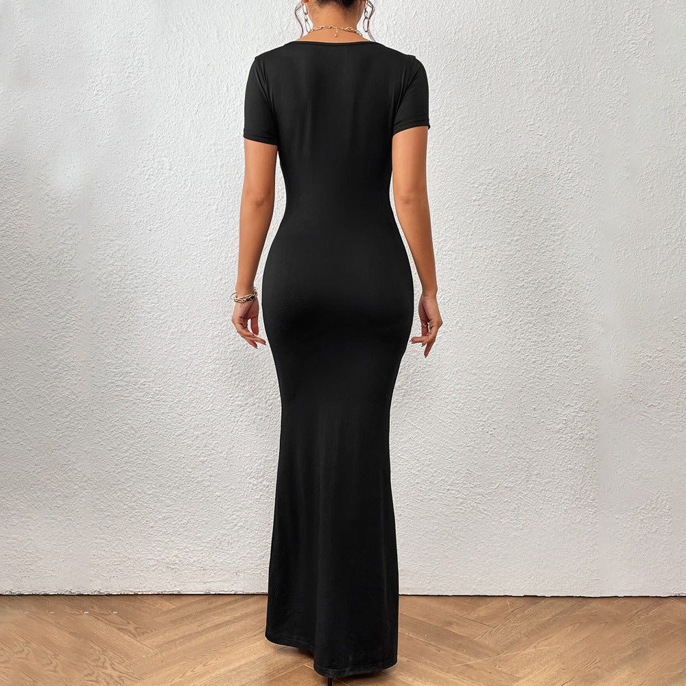 Elegant maxi dress for women with deep U neckline and fitted cut Chic & Stil