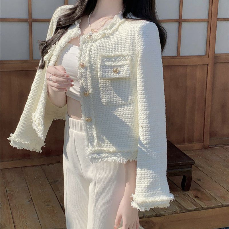 Veste courte élégante pour femmes avec des boutons décoratifs structurés Chic & Stil