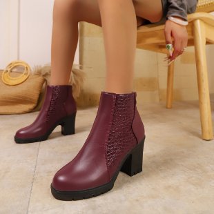 Lune London | Ladies elegant and stylish ankle boots with textured upper material and sturdy block heel