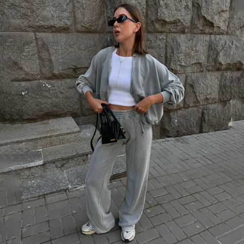 Casual outfit for women with a sweatshirt-like top and a loose-fit pant approach Lune London