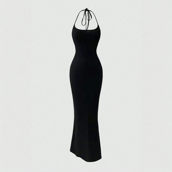 Robe maxi ajustée pour femmes avec design halter et coupe slim Chic & Stil