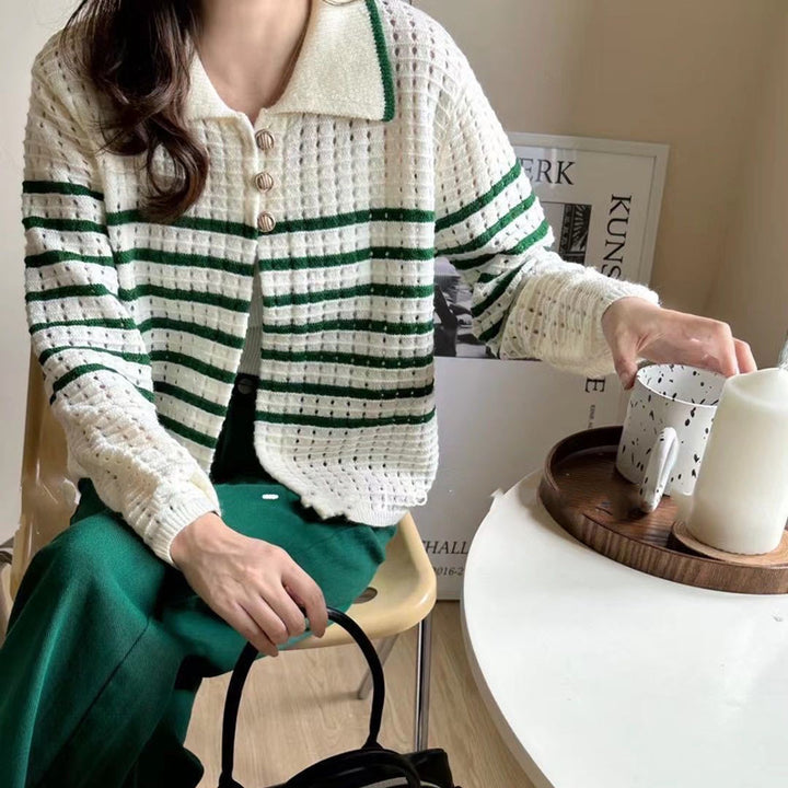 Cardigan en tricot pour femmes avec motif rayé maritime et détails de boutons Chic & Stil