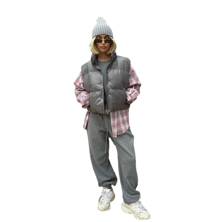 Casual women's cardigan with high collar and practical zipper Lune London