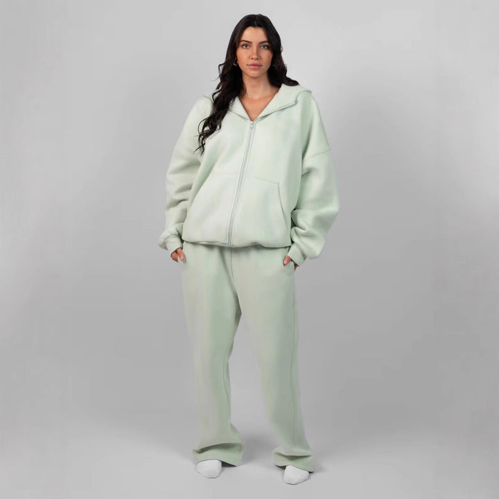Oversized hoodie for women with a comfortable fit and deep pockets Lune London