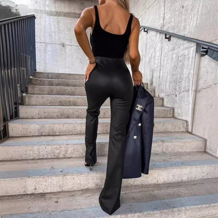 Elegant suit for women with wide legs and extravagant button detail Lune London
