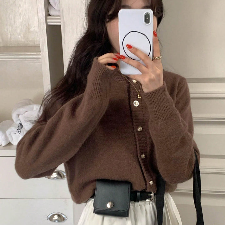 Cardigan féminin confortable avec des boutons décoratifs et coupe confortable Chic & Stil