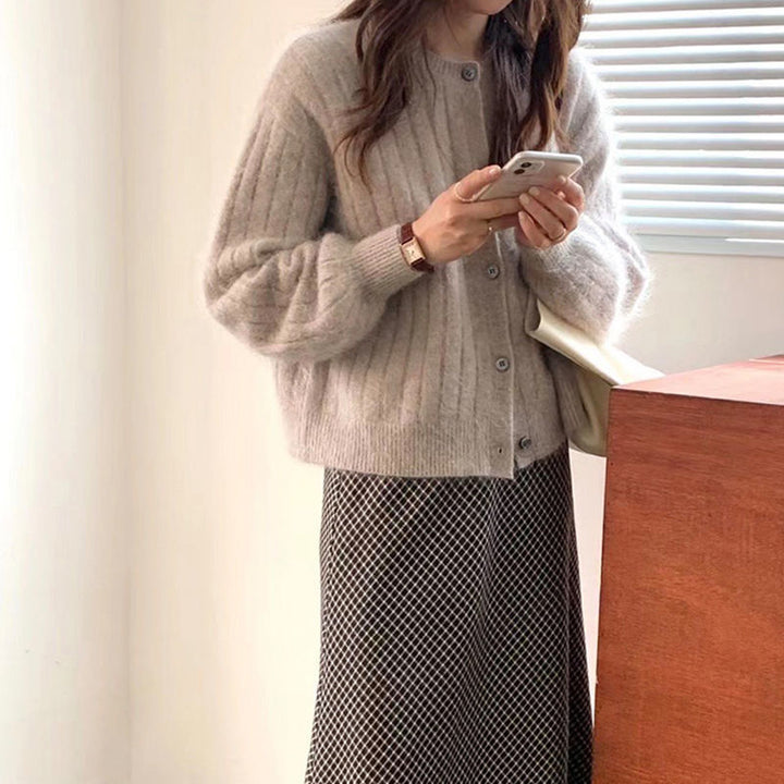 Gilet en maille fine pour femmes avec des détails de bouton élégants et un matériau doux Chic & Stil