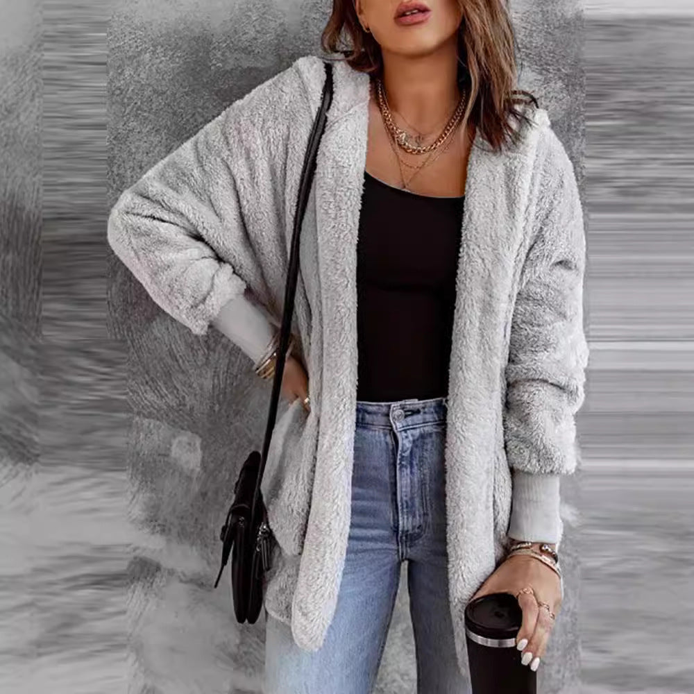 Cardigan surdimensionné pour femmes en matériau doux et coupe décontractée Chic & Stil