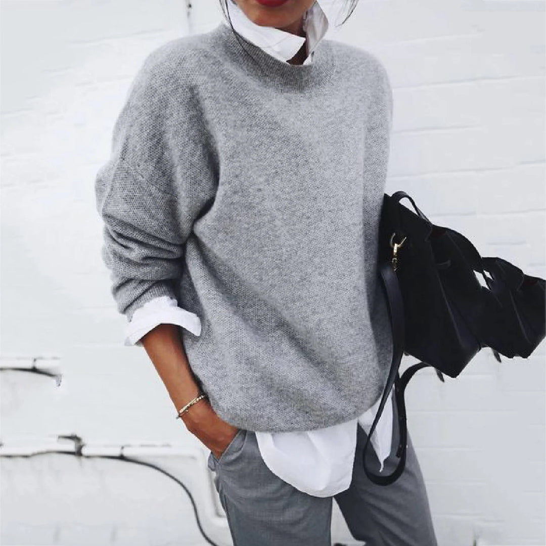 Pull féminin doux à col rond en mélange de tricots fins Chic & Stil