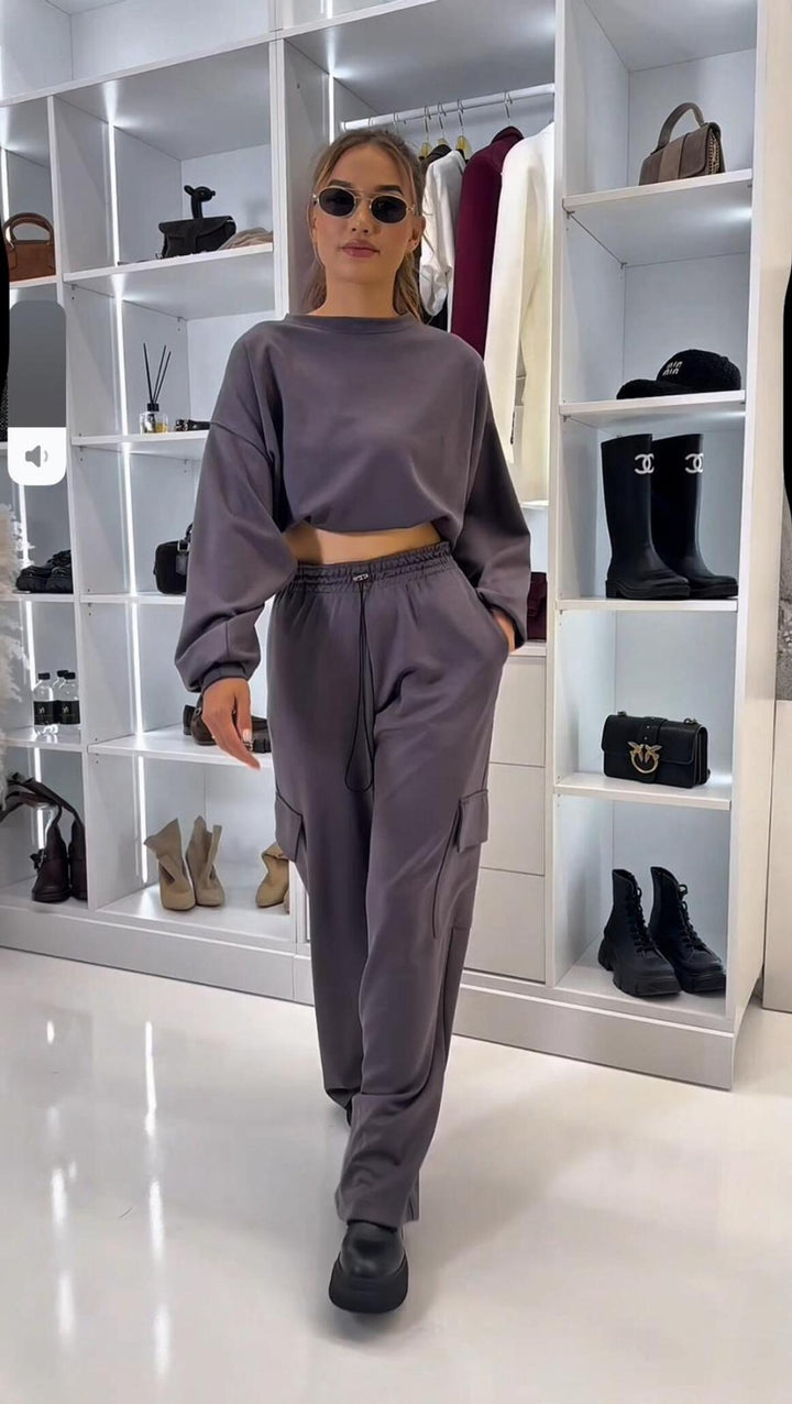 Oversized loungewear set for women with cropped sweatshirt and loose pants Lune London