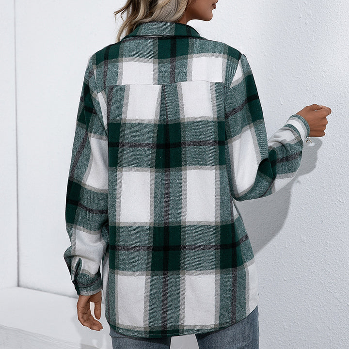 Plaid flannel jacket for women with a comfortable fit and practical pocket details Lune London