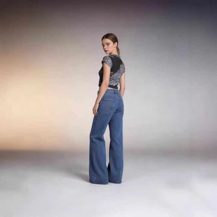Women high-waisted wide jeans in a casual style with elegant pleating Lune London