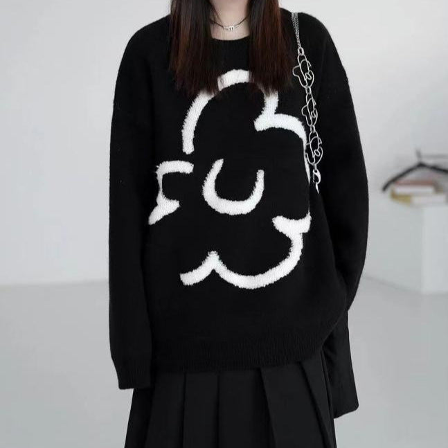 Casual knitted sweater for women with floral pattern Lune London