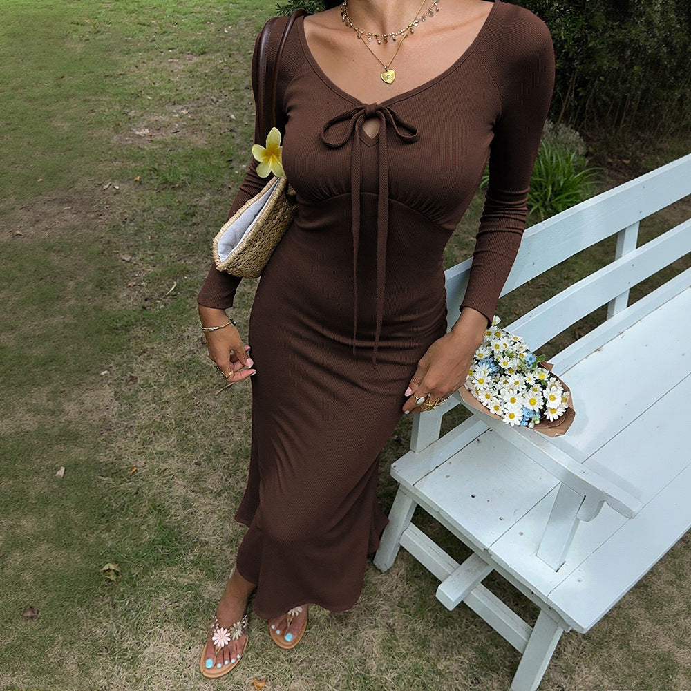 Robe maxi femme avec un élégant détail de lacet et ajustement près du corps Chic & Stil