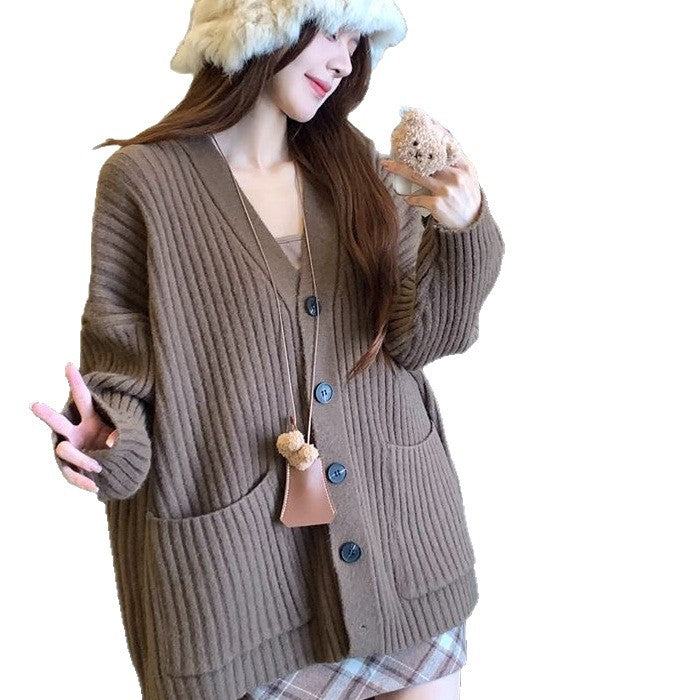 Cardigan tricot confortable pour femmes avec détails de boutons et poches Chic & Stil