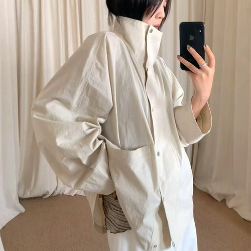 Elegant transition jacket for women with wide lapels and practical pockets Lune London