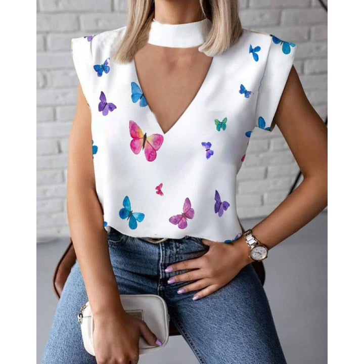 Top féminin avec décolleté en V profond et choker à la mode Chic & Stil