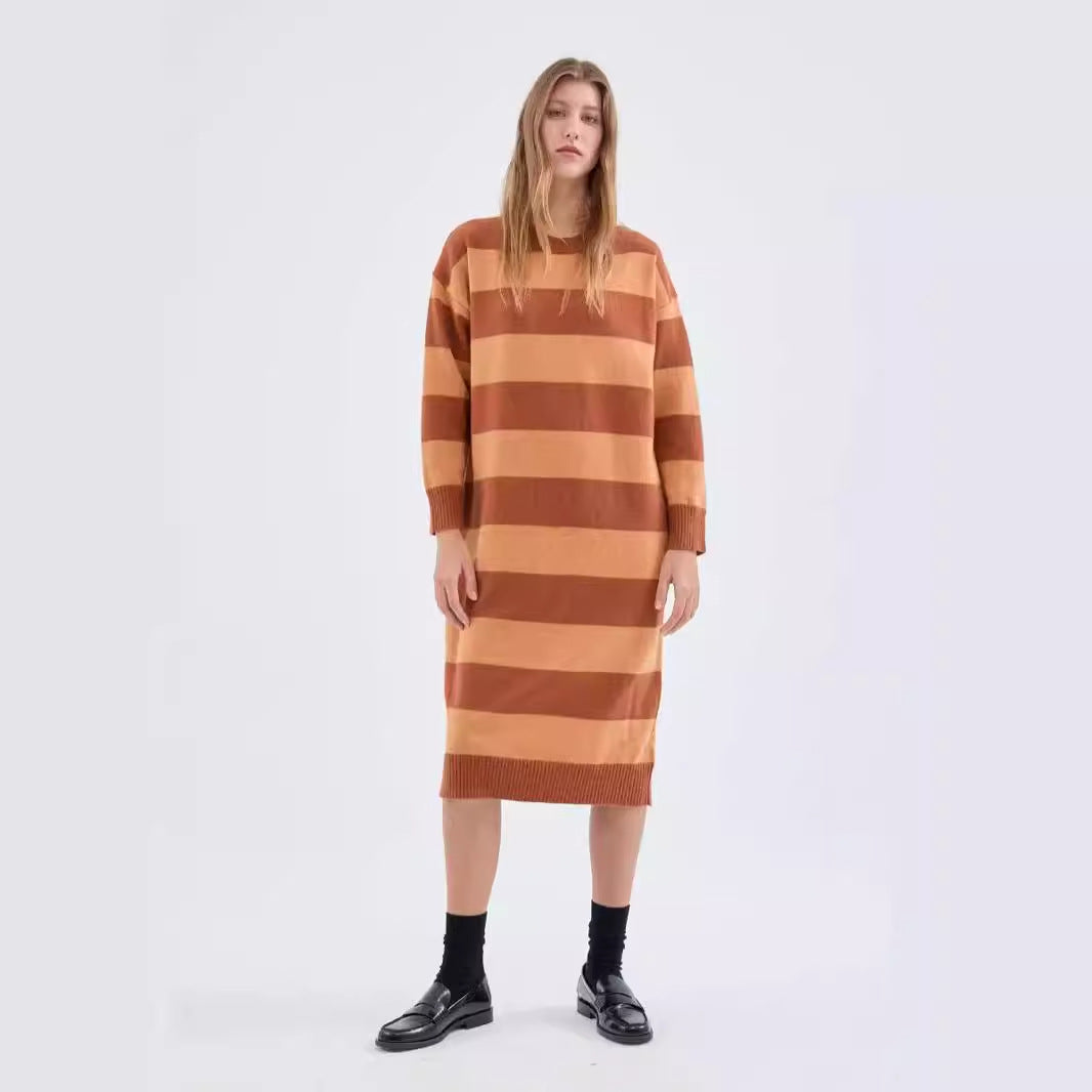 Robe tricotée pour femmes avec un motif de rayures bloc moderne et une coupe décontractée Chic & Stil