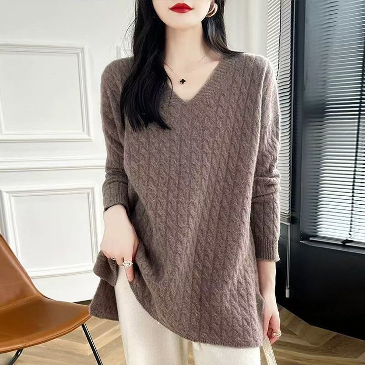 Women chunky knit sweater with V-neck and relaxed fit Lune London
