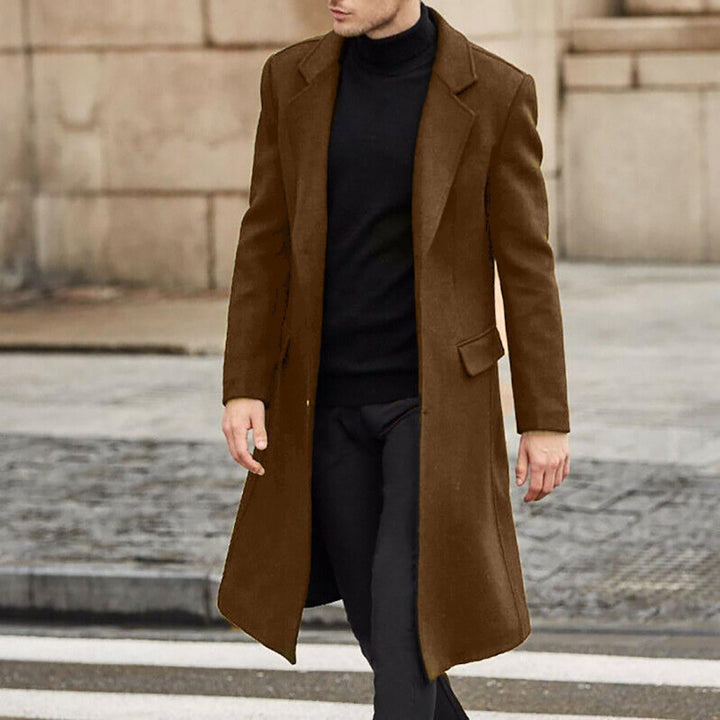 Elegant wool coat for men with a classic design featuring a deep lapel Lune London
