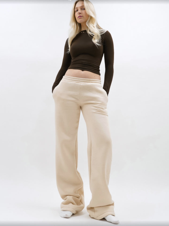 Fitted long sleeve T-shirt set for women and comfortable jogger pants Lune London