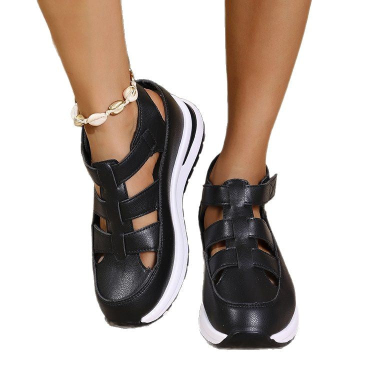 Comfortable sandals for ladies with a breathable upper and cushioning sole Lune London