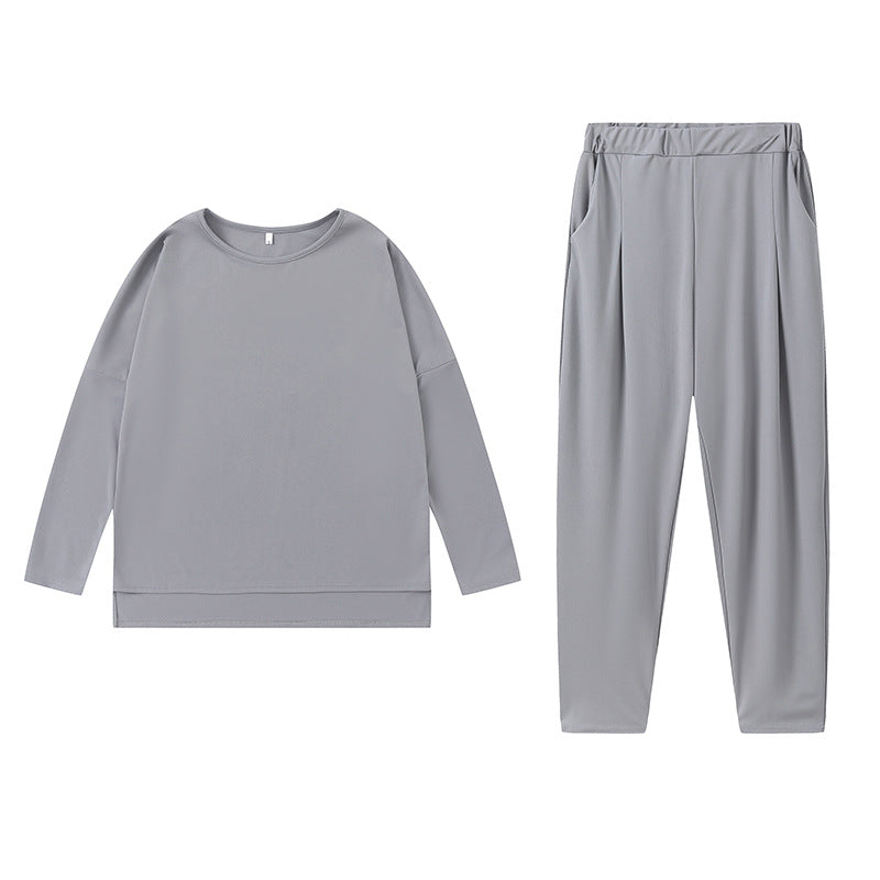 Sport leisure set for women with a soft material and a loose fit Lune London