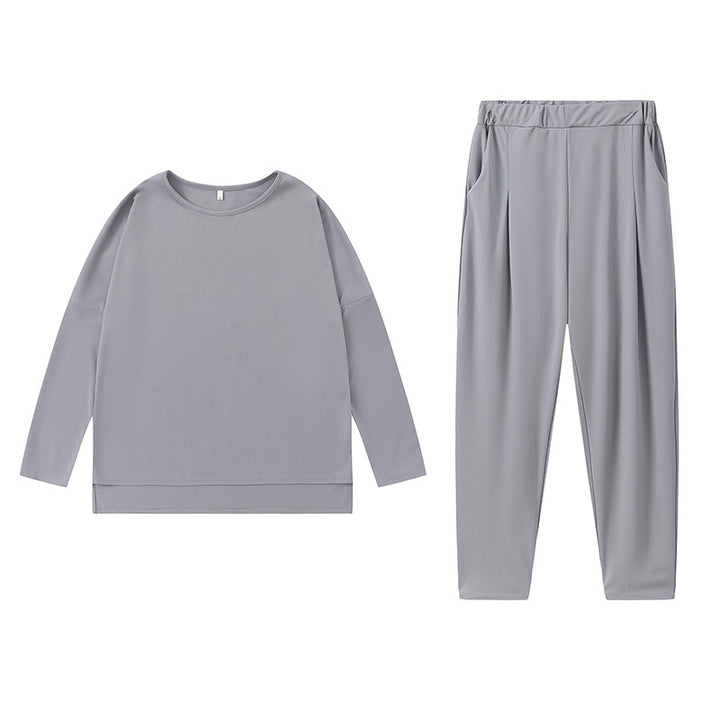 Sport leisure set for women with a soft material and a loose fit Lune London