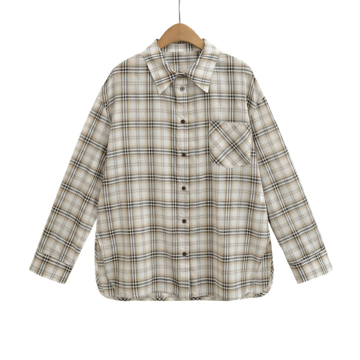 Casual plaid shirt for women with an oversized fit and practical chest pocket Lune London