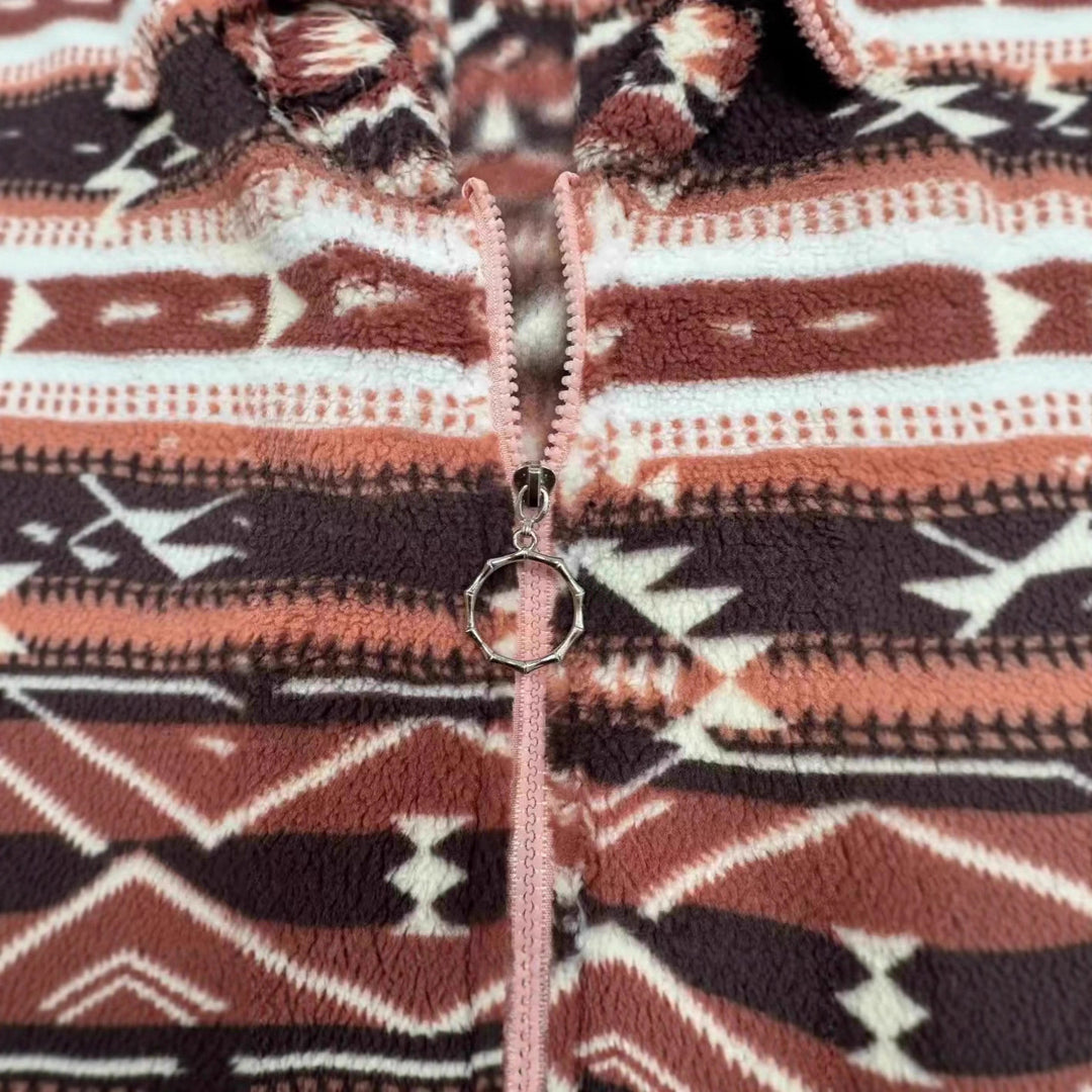 Veste en polaire pour femmes avec un motif ethnique à la mode et une fermeture éclair pratique Chic & Stil