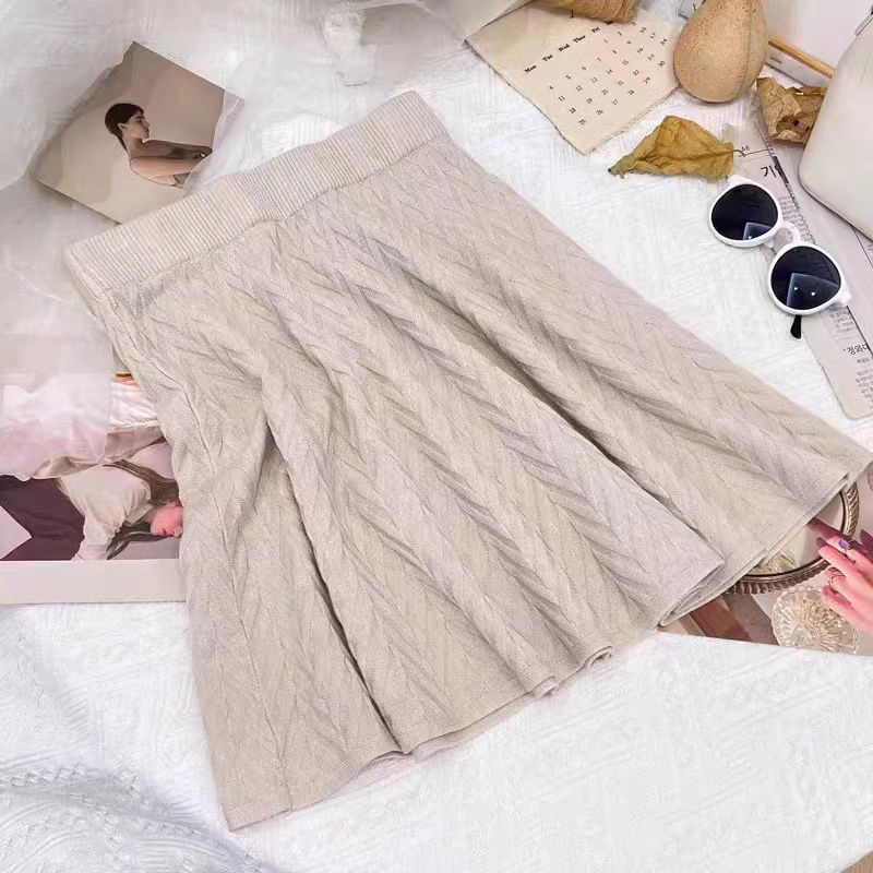 Knitted skirt for women with elegant braid details and a flattering cut Lune London
