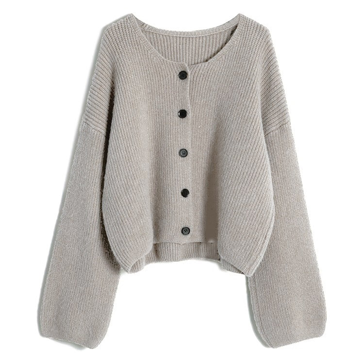 Trendy short cardigan for women with a fine ribbed structure and Lune London button details