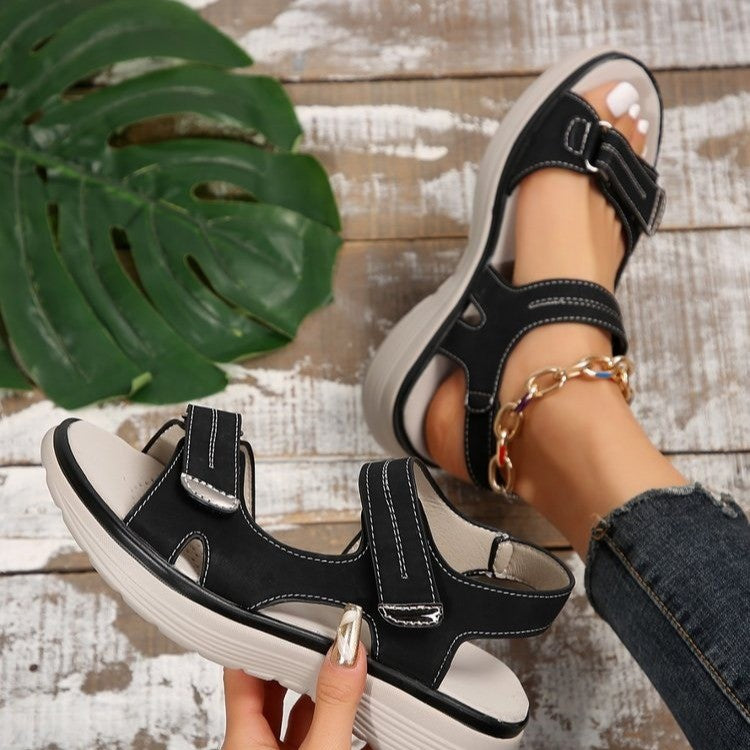 Comfortable anatomical sandals for women with adjustable straps and ergonomic sole Lune London