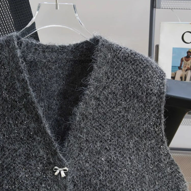 Gilet en tricot pour femmes avec accents scintillants et boutons décoratifs Chic & Stil