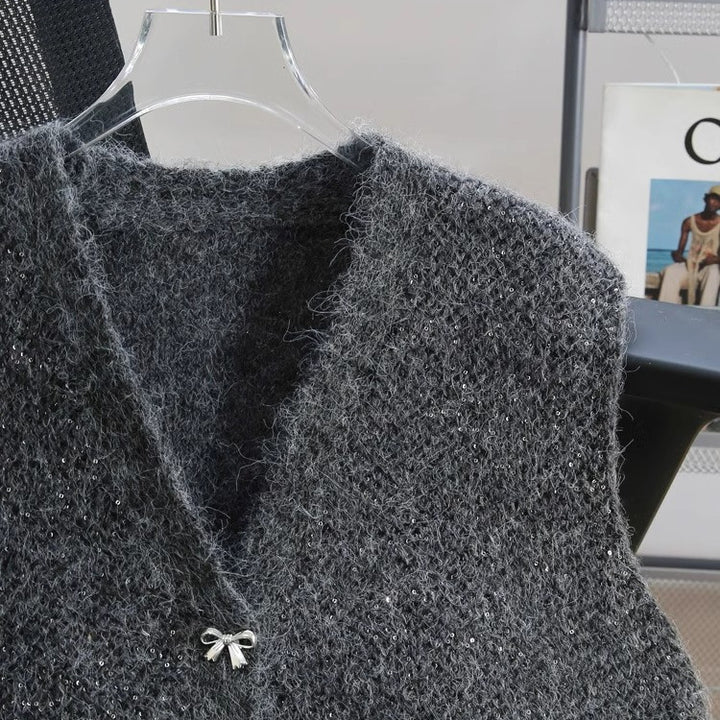 Gilet en tricot pour femmes avec accents scintillants et boutons décoratifs Chic & Stil