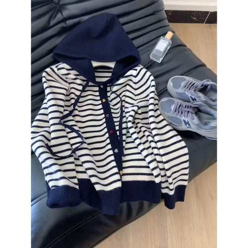 Cardigan à capuche pour femmes avec design rayé Chic & Stil