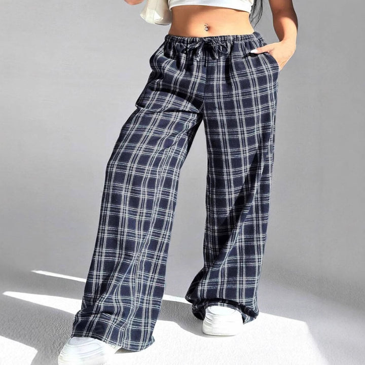 Loose plaid pants for women with elastic waist and practical pockets Lune London