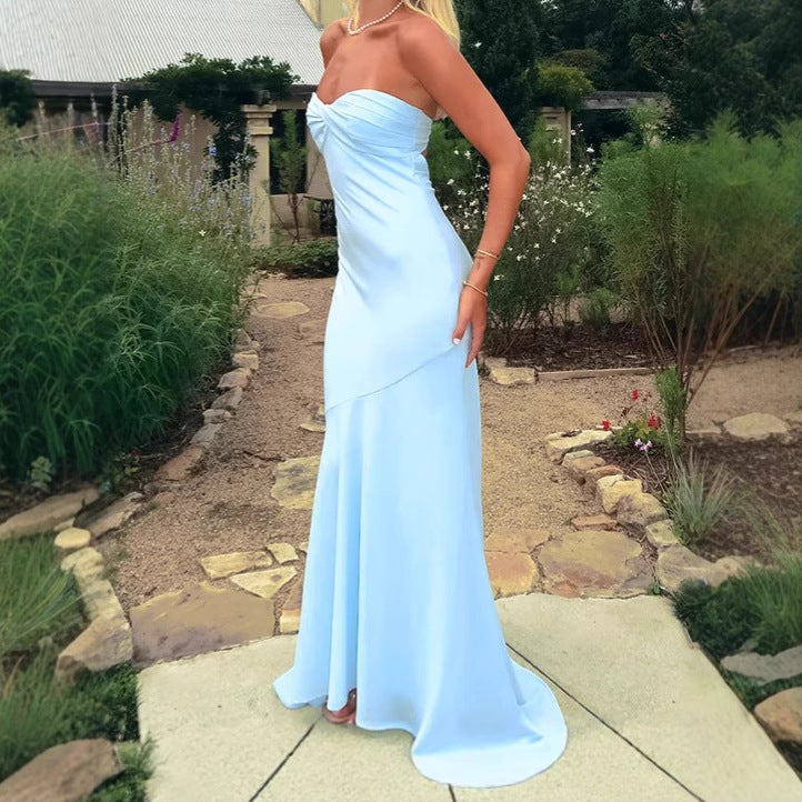 Elegant wedding dress for women with a strapless design and fluid fabric Lune London