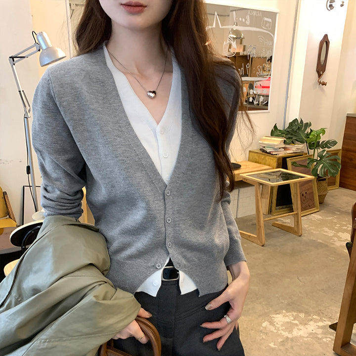 Women's fine cardigan with classic V-neck and elegant button details Lune London