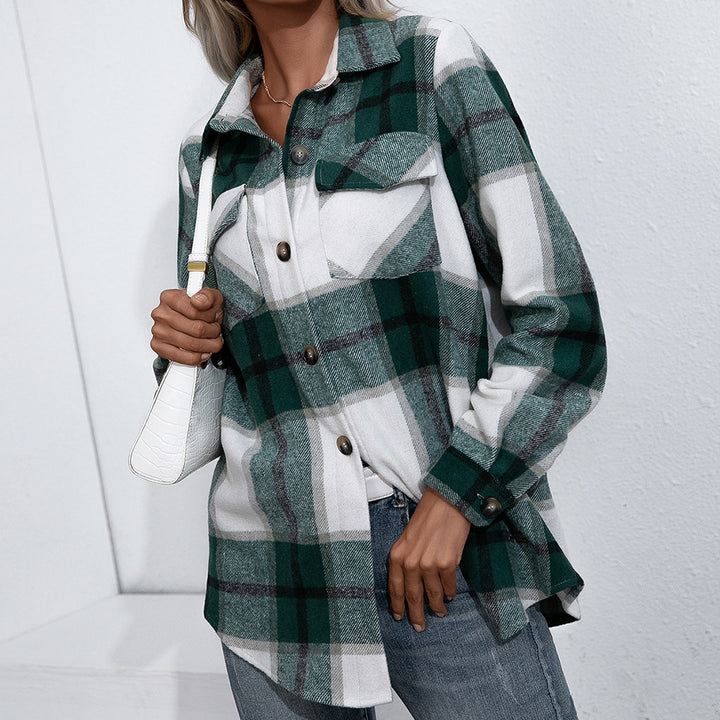 Plaid flannel jacket for women with a comfortable fit and practical pocket details Lune London