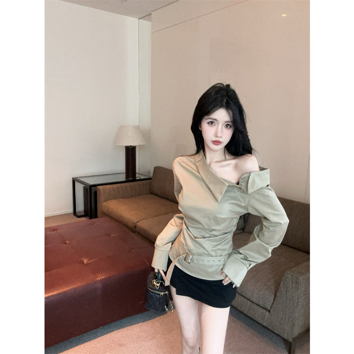 Women's elegant off-shoulder top with decorative belt Chic & Stil