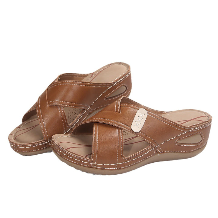 Comfortable and stylish clogs for women with ergonomic sole Lune London