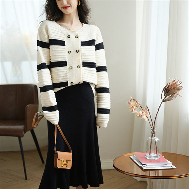 Cardigan tricoté élégant pour femmes avec motif rayé et boutons dorés Chic & Stil