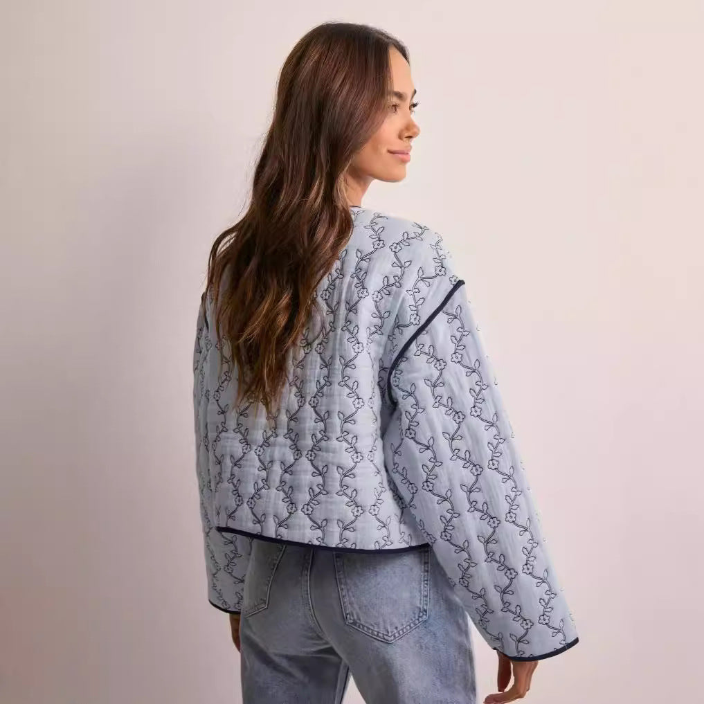 Veste matelassée pour femmes avec un motif graphique moderne et une coupe ajustée Chic & Stil