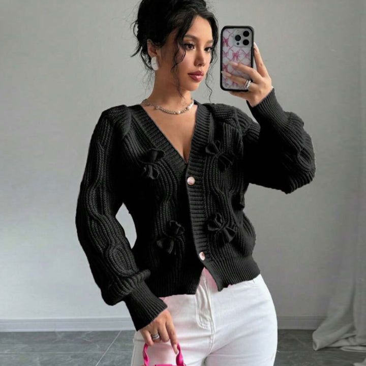 Cardigan pour femme avec design en relief floral et détails boutonnables Chic & Stil