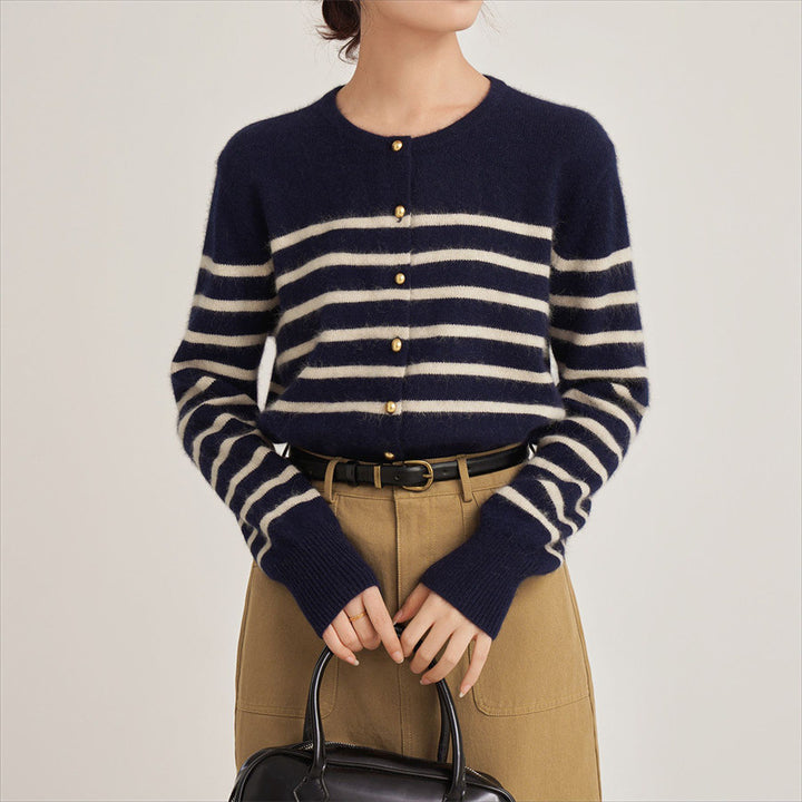 Cardigan féminin à la mode avec motif rayé et boutons décoratifs Chic & Stil
