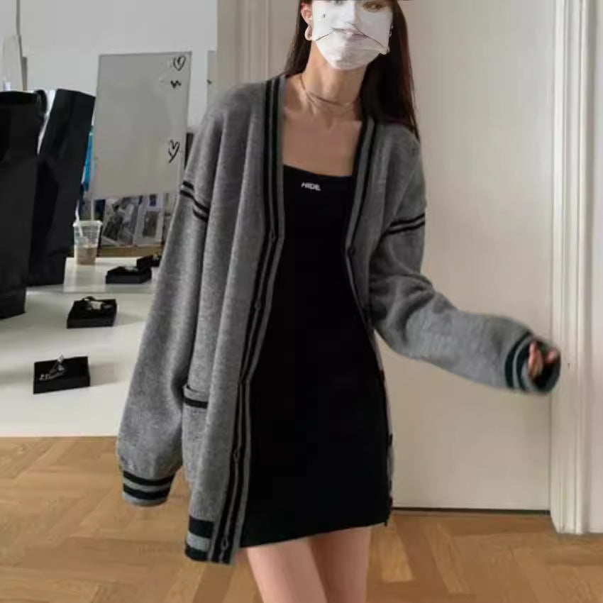 Women comfortable cardigan with casual cut and decorative band Lune London