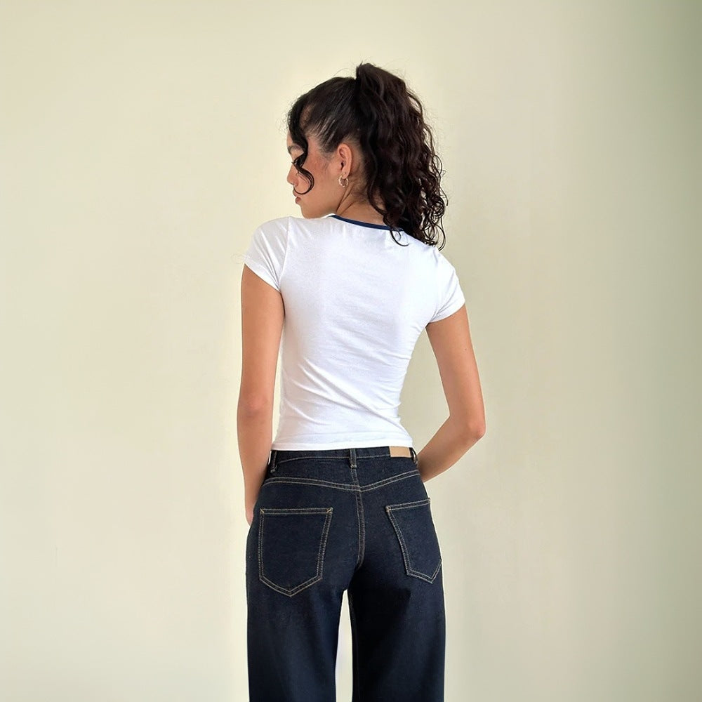 Haut court pour femmes avec décolleté à trou décoratif et ourlet élastique Chic & Stil